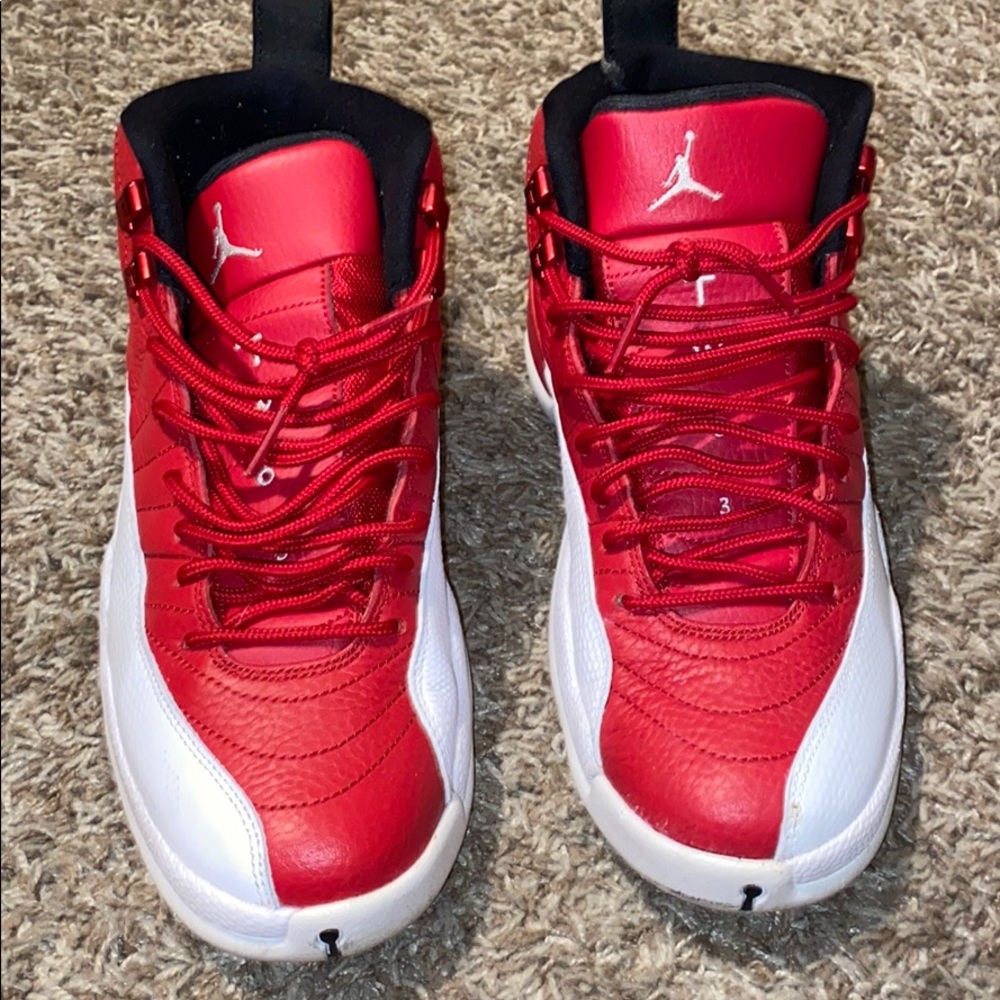Jordan retro 12 Gym red